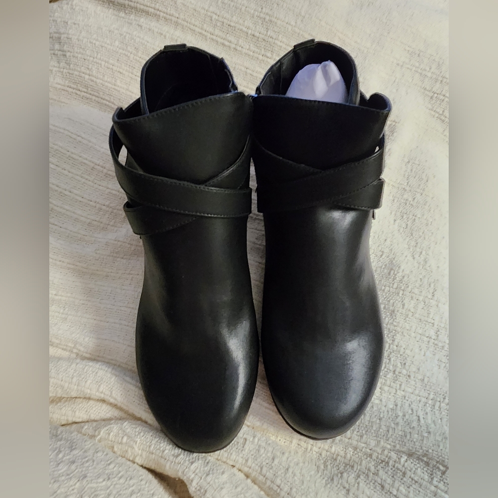 Black ankle boots. Wide width